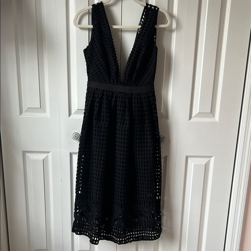 Gracia Elegant Black Sleeveless Dress